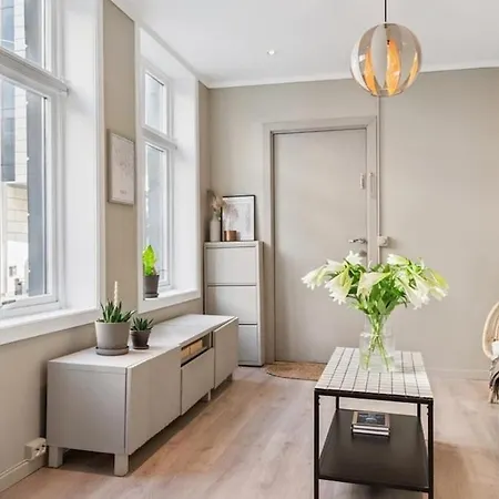 The Place To In Center - Close To Everything *